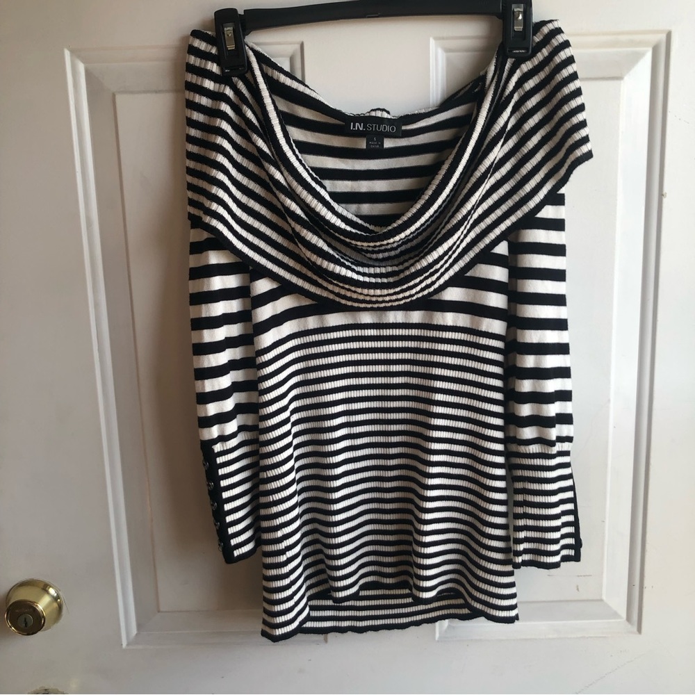 🌟 3/$15 I.N. Studio top size S